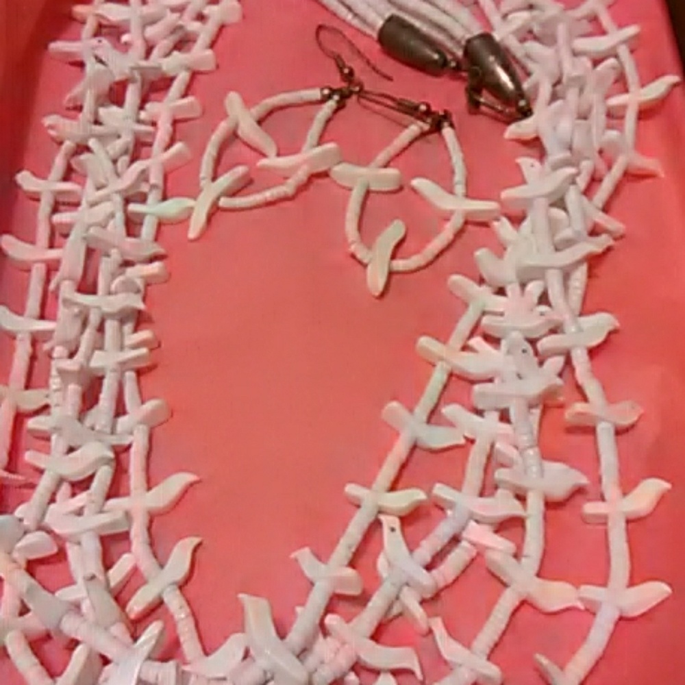 Bird necklace WHITE Coral